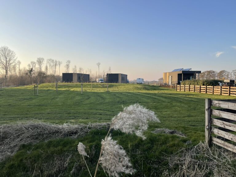 camperplaatsen-friesland-chalet-overnachting-leeuwarden-menaam-noordwestfriesland-01