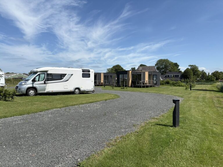 camperplaats-chalet-overnachten-noordwestfriesland-leeuwarden-menaam-recreatie-in-de-tuin-20